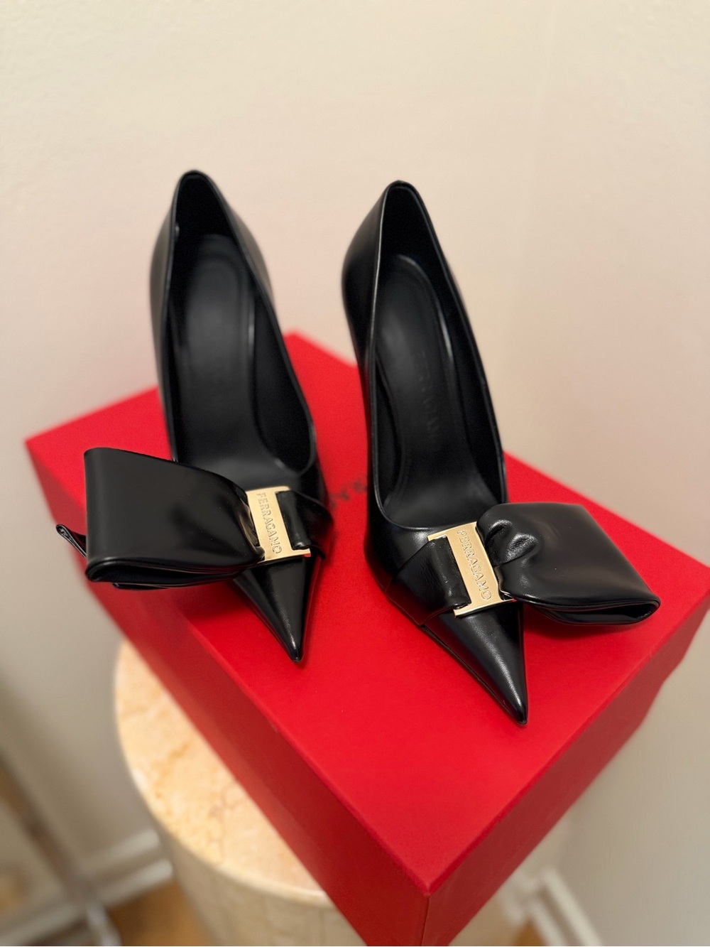 Ferragamo Black Erica Leather Bow Pumps with geometric stiletto heel EU 37